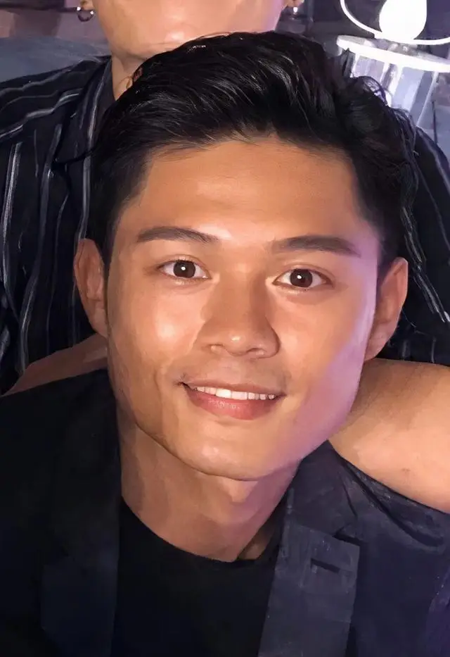 TVB绿叶男星自曝做搬运工赚外快,拍视频卖惨,不慎曝光复式大宅 第1张 TVB绿叶男星自曝做搬运工赚外快,拍视频卖惨,不慎曝光复式大宅 第1张