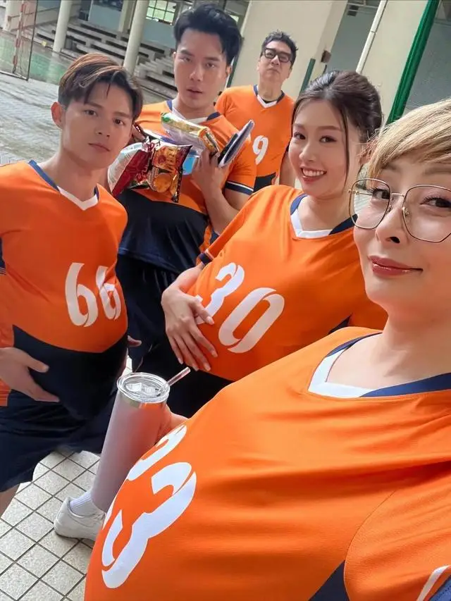 TVB绿叶男星自曝做搬运工赚外快,拍视频卖惨,不慎曝光复式大宅 第2张 TVB绿叶男星自曝做搬运工赚外快,拍视频卖惨,不慎曝光复式大宅 第2张