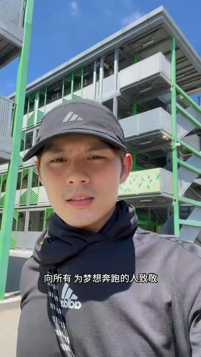 TVB绿叶男星自曝做搬运工赚外快,拍视频卖惨,不慎曝光复式大宅 第7张 TVB绿叶男星自曝做搬运工赚外快,拍视频卖惨,不慎曝光复式大宅 第7张