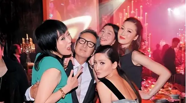 香港著名女星与老公同框表情冷淡,拒绝牵手,老公曾被曝多次绯闻 第4张 香港著名女星与老公同框表情冷淡,拒绝牵手,老公曾被曝多次绯闻 第4张