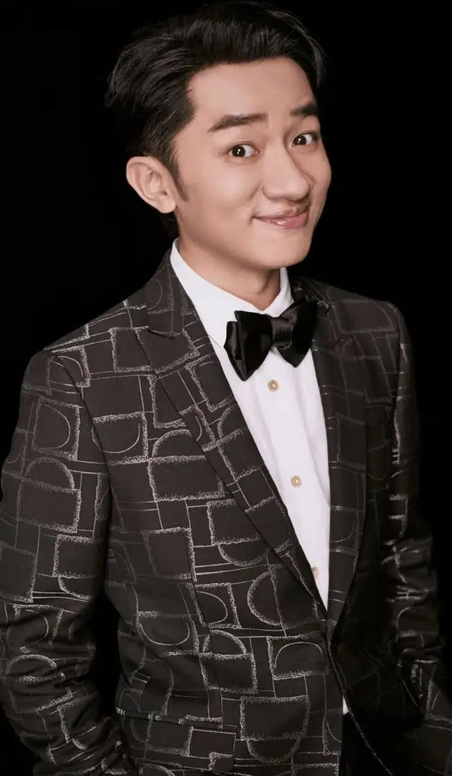 知名港星事业越来越好!旗下公司签约艺人超200位,已进军饮食界 第2张 知名港星事业越来越好!旗下公司签约艺人超200位,已进军饮食界 第2张