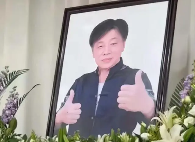 一路走好！香港知名演员举行出殡仪式，心脏衰竭抢救七小时离世  第4张