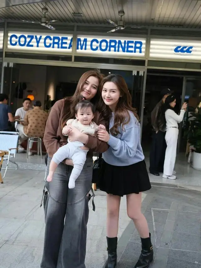 TVB前“清纯女神”秘密产女,曾演钟嘉欣少女版,如今惊现幸福肥 第6张 TVB前“清纯女神”秘密产女,曾演钟嘉欣少女版,如今惊现幸福肥 第6张