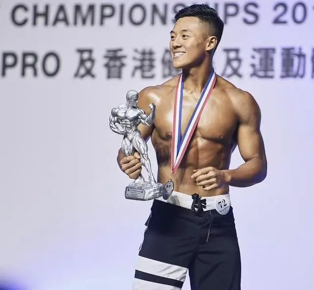 TVB男星晒照被质疑离巢发展!本人亲解疑云,婚后实现三年抱三 第1张 TVB男星晒照被质疑离巢发展!本人亲解疑云,婚后实现三年抱三 第1张