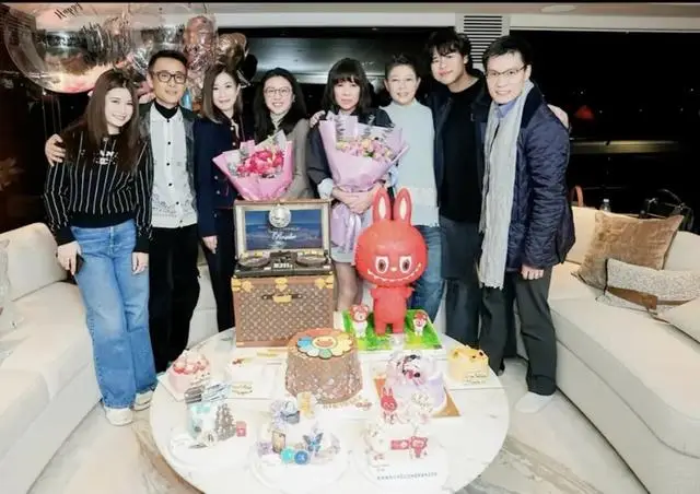 TVB视后现身百亿名媛游艇派对,打入顶级豪门圈,气场十足 第3张 TVB视后现身百亿名媛游艇派对,打入顶级豪门圈,气场十足 第3张