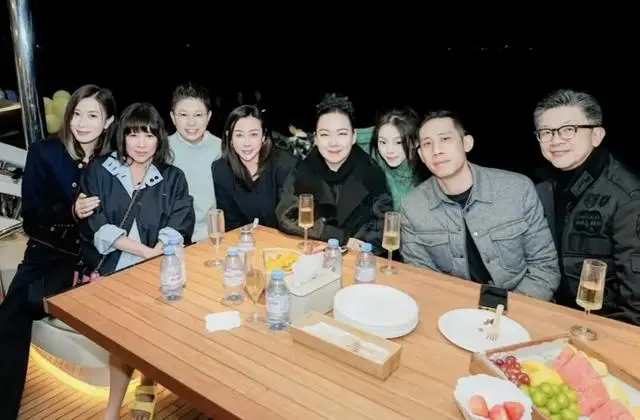 TVB视后现身百亿名媛游艇派对,打入顶级豪门圈,气场十足 第5张 TVB视后现身百亿名媛游艇派对,打入顶级豪门圈,气场十足 第5张