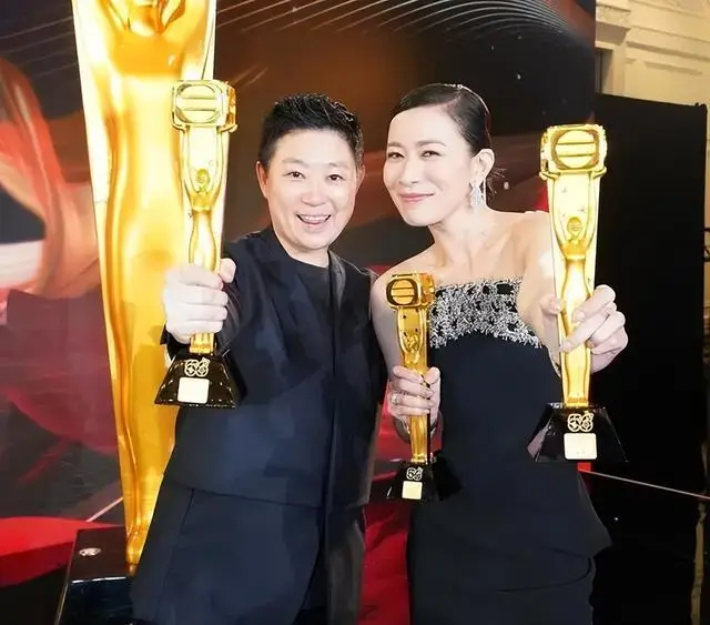 TVB视后现身百亿名媛游艇派对,打入顶级豪门圈,气场十足 第6张 TVB视后现身百亿名媛游艇派对,打入顶级豪门圈,气场十足 第6张