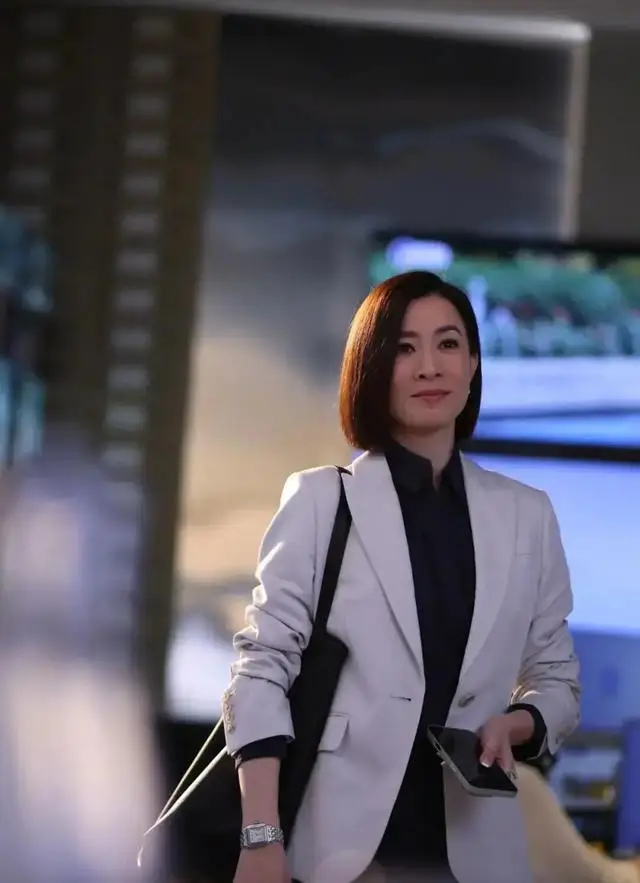 TVB视后现身百亿名媛游艇派对,打入顶级豪门圈,气场十足 第7张 TVB视后现身百亿名媛游艇派对,打入顶级豪门圈,气场十足 第7张