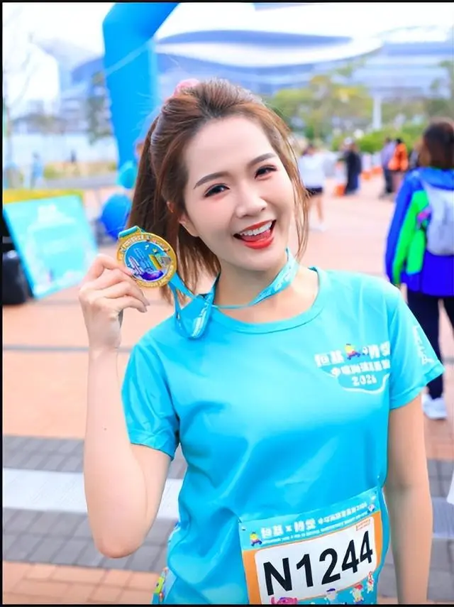 TVB“东张女神”地铁昏睡遭偷拍,惨被留言性骚扰,本尊霸气反击 第5张 TVB“东张女神”地铁昏睡遭偷拍,惨被留言性骚扰,本尊霸气反击 第5张