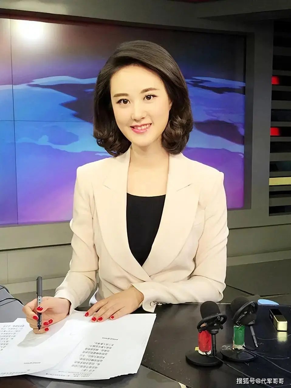 44岁央视主持人秦方近况曝光，曾是重庆最美高考状元仍单身  第3张