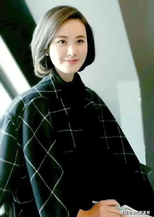 44岁央视主持人秦方近况曝光，曾是重庆最美高考状元仍单身  第5张