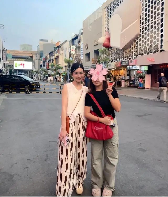 香港知名女星秘密产子,真人被指白到发光,做一事被赞毫无架子 第5张 香港知名女星秘密产子,真人被指白到发光,做一事被赞毫无架子 第5张