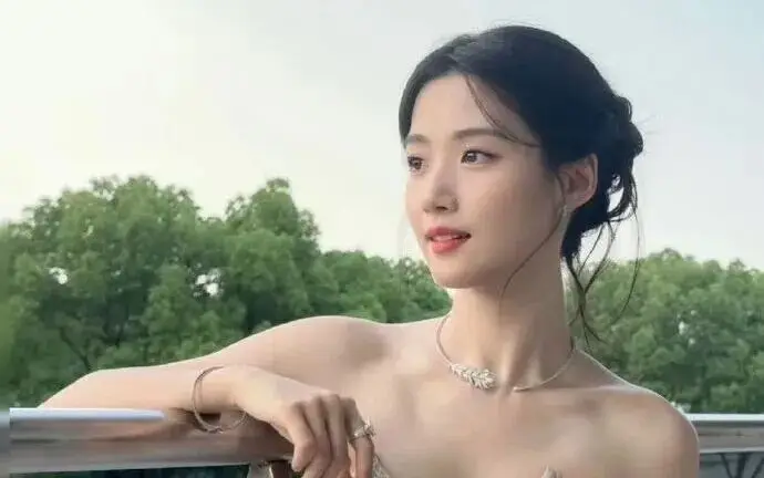 【2026.1.29】王玉雯和杨玏很突然?贺峻霖接何老师的班?能不能聊聊卢昱晓?李思思当年为什么要离职?能不能讲讲肖战? 第2张 【2026.1.29】王玉雯和杨玏很突然?贺峻霖接何老师的班?能不能聊聊卢昱晓?李思思当年为什么要离职?能不能讲讲肖战? 第2张