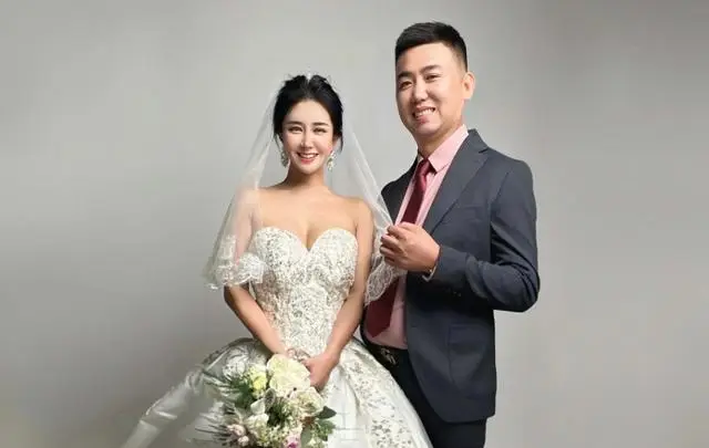 恭喜!香港过气艳星晒照宣布生子,再婚嫁山东农村小伙 第5张 恭喜!香港过气艳星晒照宣布生子,再婚嫁山东农村小伙 第5张