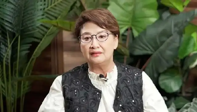 香港知名女星切除子宫,三次流产,为女儿隐忍老公婚内出轨十年 第7张 香港知名女星切除子宫,三次流产,为女儿隐忍老公婚内出轨十年 第7张