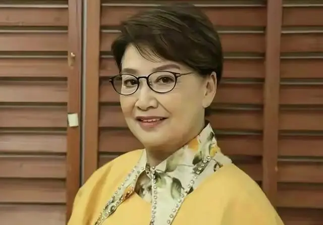 香港知名女星切除子宫,三次流产,为女儿隐忍老公婚内出轨十年 第9张 香港知名女星切除子宫,三次流产,为女儿隐忍老公婚内出轨十年 第9张