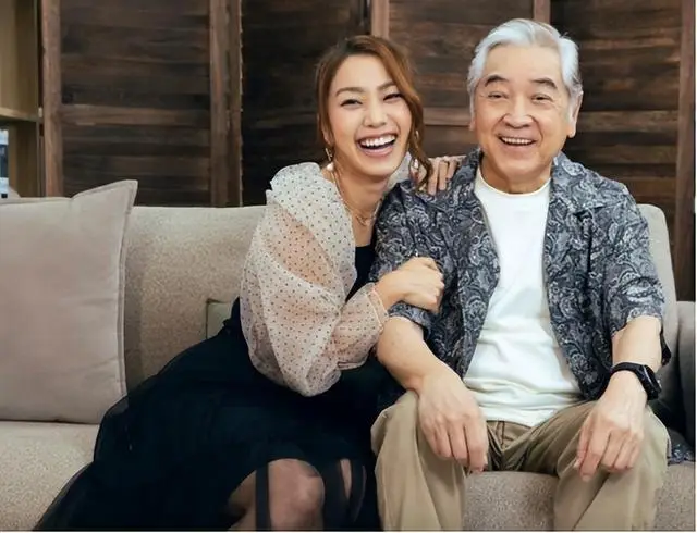 香港知名女星穿透视装庆生,好身材一览无余,曾因失恋三度自杀 第1张 香港知名女星穿透视装庆生,好身材一览无余,曾因失恋三度自杀 第1张