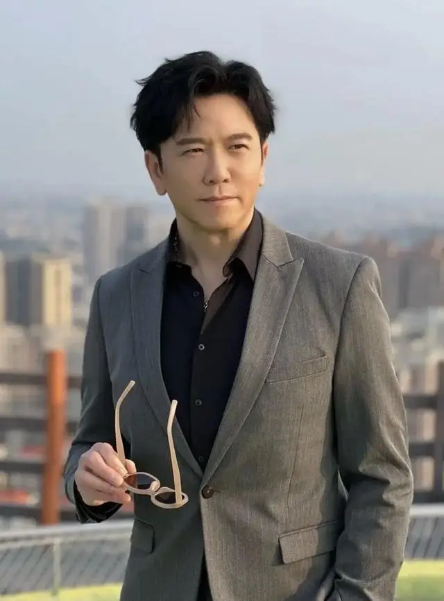 TVB前当家小生久违晒近况!油腻形象不再,情史丰富两度离婚 第5张 TVB前当家小生久违晒近况!油腻形象不再,情史丰富两度离婚 第5张