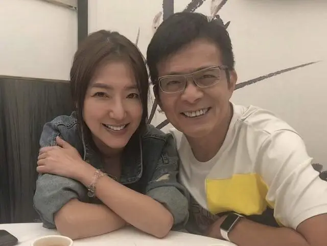 香港知名男星否认恋情,承诺为亡妻终身不娶,已正式退出娱乐圈 第3张 香港知名男星否认恋情,承诺为亡妻终身不娶,已正式退出娱乐圈 第3张