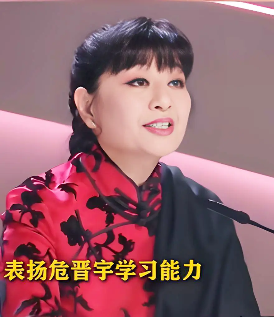 殷秀梅、华晨宇手挽手下班引热议!殷秀梅与洋丈夫离婚了吗? 第1张 殷秀梅、华晨宇手挽手下班引热议!殷秀梅与洋丈夫离婚了吗? 第1张