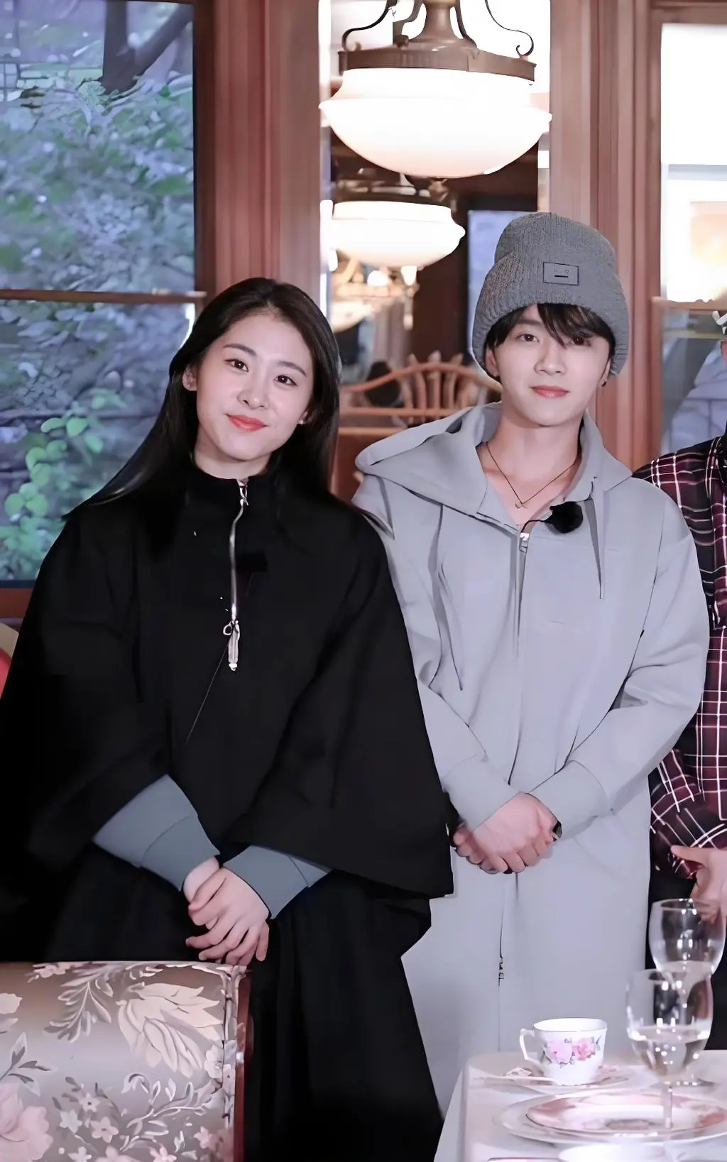 殷秀梅、华晨宇手挽手下班引热议!殷秀梅与洋丈夫离婚了吗? 第7张 殷秀梅、华晨宇手挽手下班引热议!殷秀梅与洋丈夫离婚了吗? 第7张