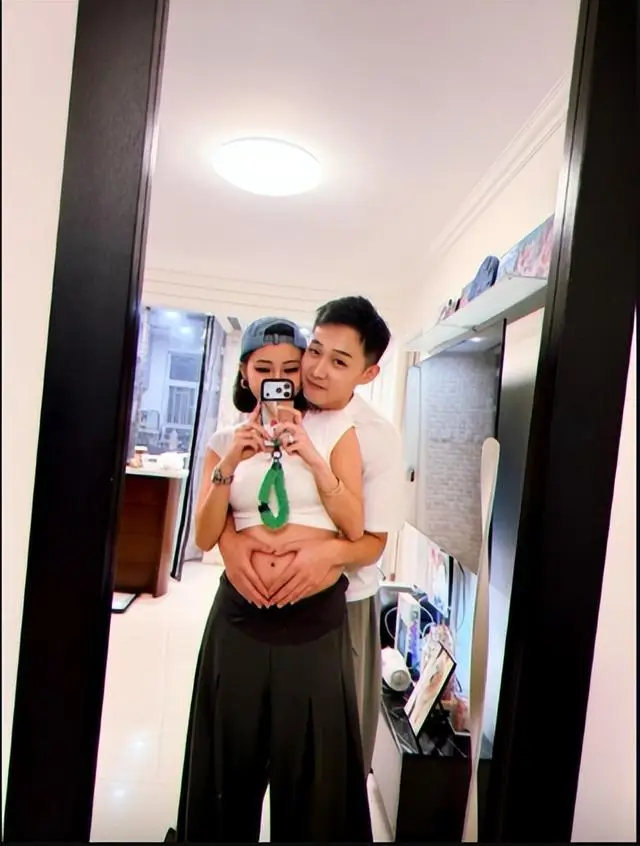 恭喜!TVB“功夫新星”宣布当爸,结婚不到三个月,老婆家世显赫 第1张 恭喜!TVB“功夫新星”宣布当爸,结婚不到三个月,老婆家世显赫 第1张