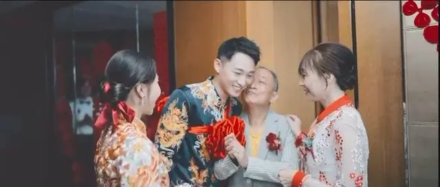 恭喜!TVB“功夫新星”宣布当爸,结婚不到三个月,老婆家世显赫 第5张 恭喜!TVB“功夫新星”宣布当爸,结婚不到三个月,老婆家世显赫 第5张